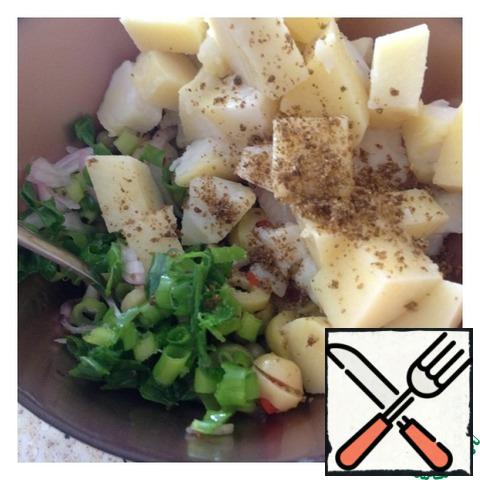 Peel the potatoes and cut into medium cubes, finely chop the green onions.
Add olive oil and salt. Mix the salad.
Salt is better to use aromatic: Adygea/Svan/ Basil.