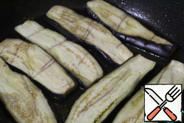 Fry the eggplant on both sides until browned. If necessary, add another 1st l of oil.