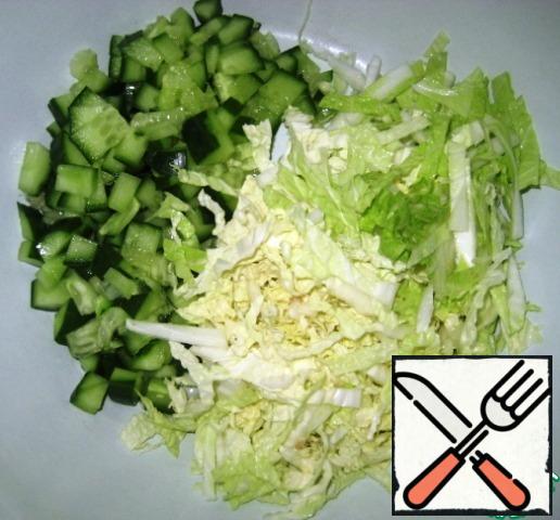 Cucumber cut into small cubes. Chop Peking cabbage.