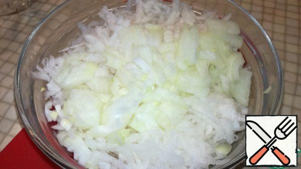 Onion cut into cubes and send in our bowl.
