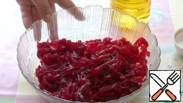 Boil the beets until tender. Clean. Grate on a large grater.