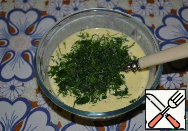 Mix the beaten egg and curd mass with spices. Add finely chopped dill. Mix it.

