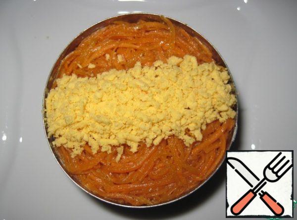 Layer 4-Korean carrot and egg yolk" path".
Carefully lift the cooking ring and decorate as desired.