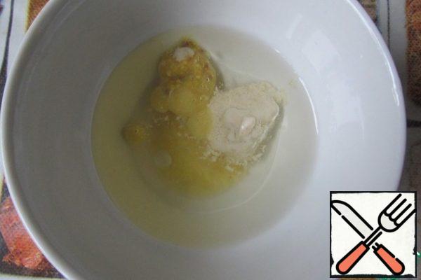For the filling, put all the ingredients in a cup and mix well to get a homogeneous emulsion.