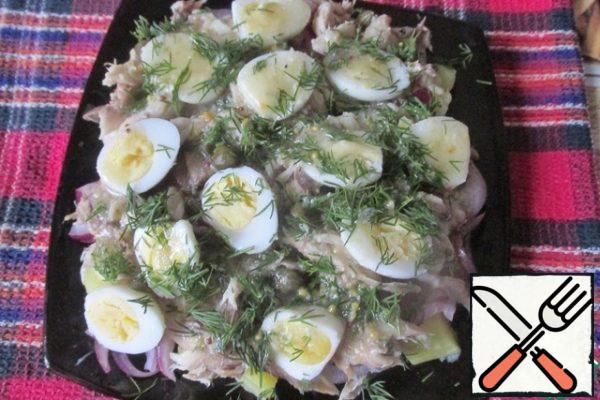 Pour the dressing evenly over the salad and sprinkle with finely chopped dill.