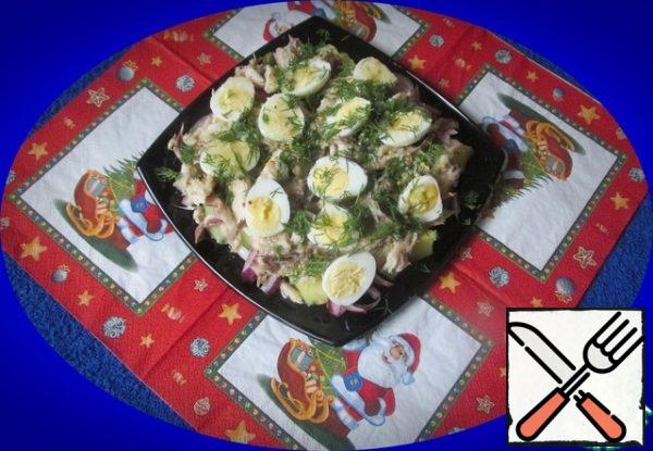 You can serve immediately, but it is better to let the salad brew for 1-2 hours.