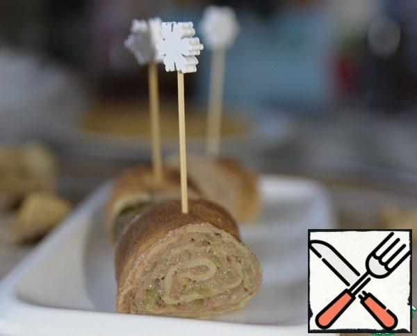 If necessary, you can fasten the rolls with skewers. Serve the appetizer chilled, decorate with herbs. 