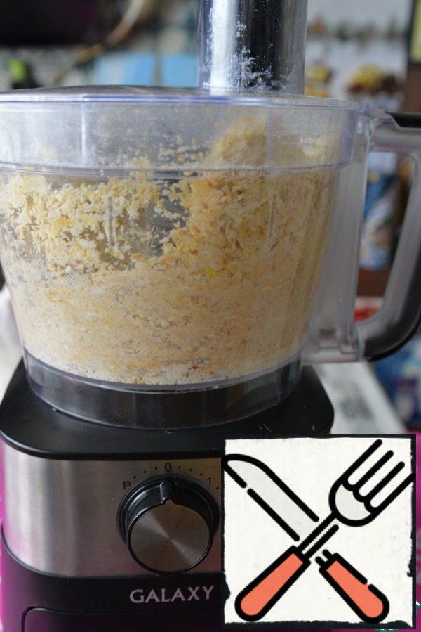 It is convenient to use the  food processor for this purpose. It is enough to replace the nozzle with a grater on the corollas.