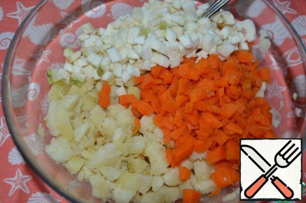 Cut the celery into cubes and add it to the vegetables.