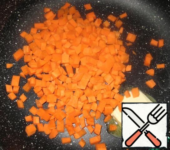 Filling: cut carrots into small cubes and fry in butter until soft. Allow to cool.