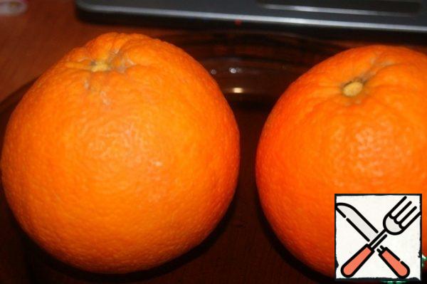 We will need 4 large oranges with thick skins.
