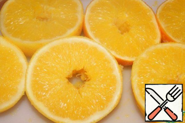 Cut the oranges in half (horizontally, the hole on top).