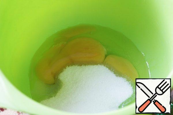 Beat the eggs with sugar.
