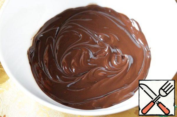 Melt the chocolate in a water bath or microwave.