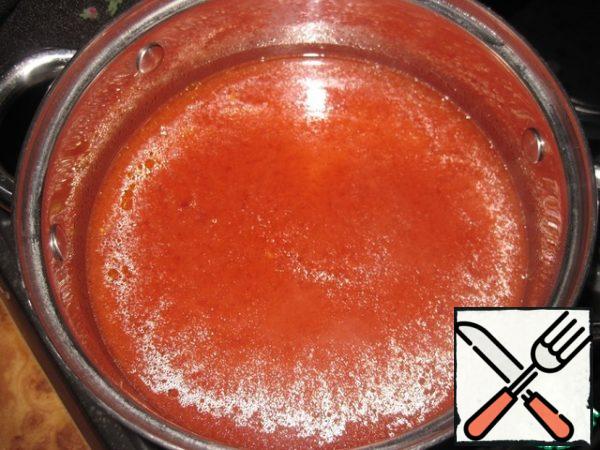 In boiling salted water, dilute the tomato paste.