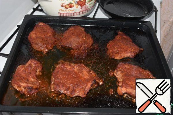 Send the meat in the oven for 20 minutes. Grease the meat with 1/2 part of the prepared mixture and send the meat to the oven for 10 minutes, then grease the meat with the rest of the mixture and send it to the oven for 10 minutes. The last 5 minutes is great to turn on the top grill with a fan.