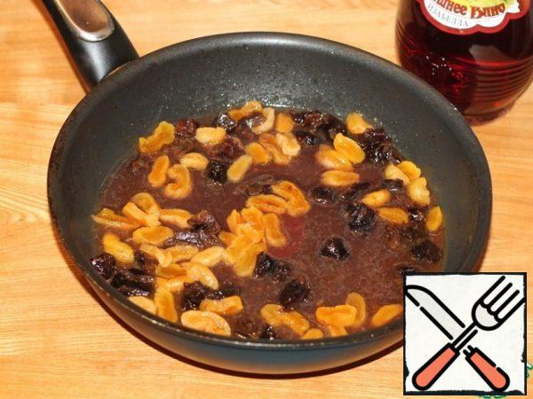 Prunes and dried apricots cut into slices and fry in butter until soft. Add the wine, stir.