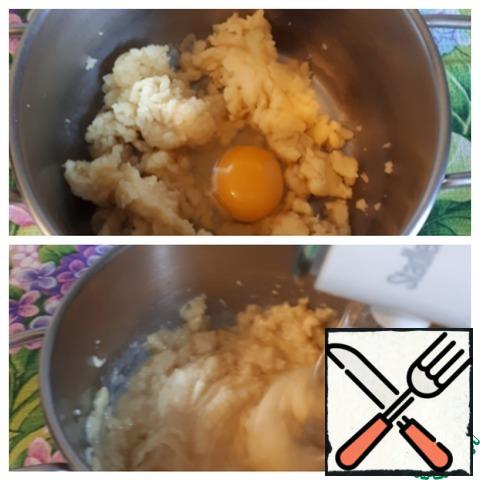 In the slightly cooled dough, mix the eggs one at a time, mixing well each time.