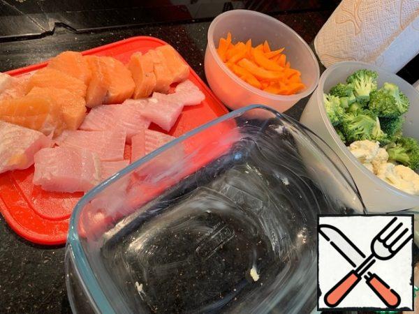 Preheat the oven to 200 degrees. Grease a baking dish with high sides with butter.
