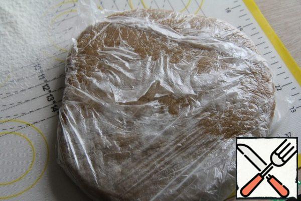 Cool and transfer to a bag, let it lie in the refrigerator for about 6 hours (I cooked at night). Divide the dough into 10 parts and bake at 180 degrees for about 10-15 minutes (this is for an ordinary round pie).
