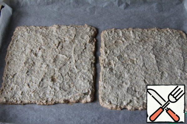 Put the dough on parchment according to the size of your honey cakes (I have a rectangular cake). Before baking, sprinkle a thin layer of powdered sugar twice!
Bake for about 15-20 minutes at 180 degrees.
