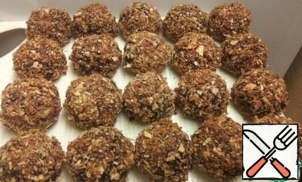 Place the cookies on a cutting board and refrigerate for 1 hour.
Store cookies in the refrigerator.
