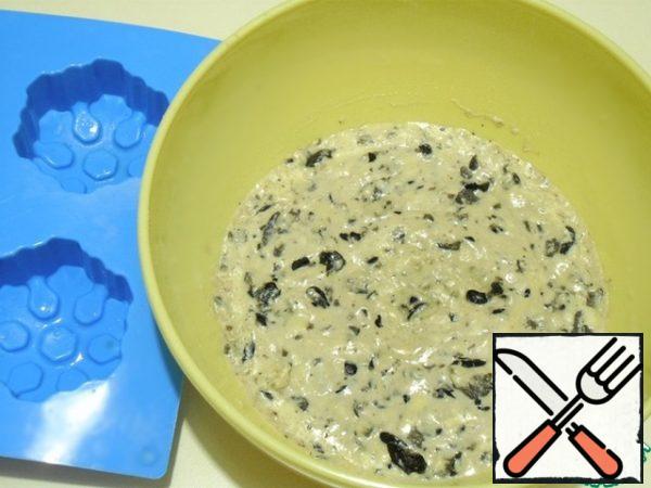 Mix each cheese mixture with additives.
Then she warmed them up in an MV oven, each one separately.
Together with the olives, the mass was heated for 2 minutes at a power of 800.
