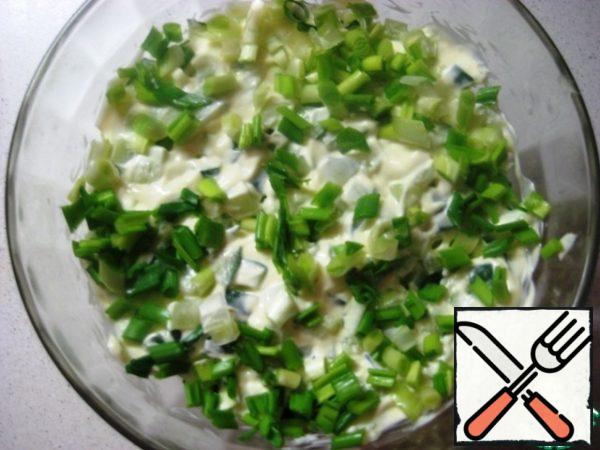 3. sliced cucumber, grease with mayonnaise