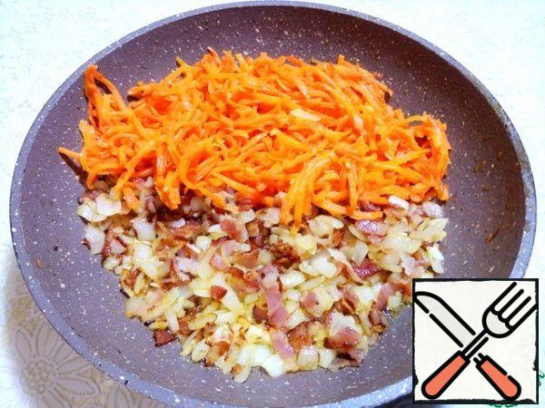 Return the carrots to the pan and mix everything together.
