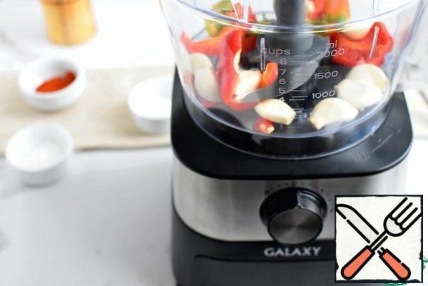 Put the prepared vegetables in the bowl of a food processor. In pulse mode, chop the vegetables into crumbs. Add paprika, salt and sugar. Spread black pepper to taste. Turn the food processor on again for a couple of seconds to mix the ingredients.