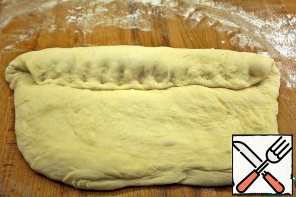 The edge of the dough is wrapped and pinched.