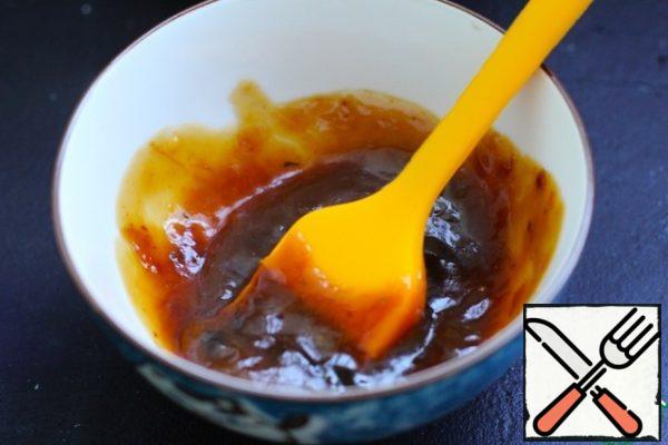 In a small saucepan, mix the orange juice with starch, add the whole marinade and cook until thickened. Remove from the heat.
