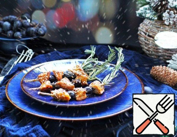 Glazed Duck with Grapes on Skewers Recipe