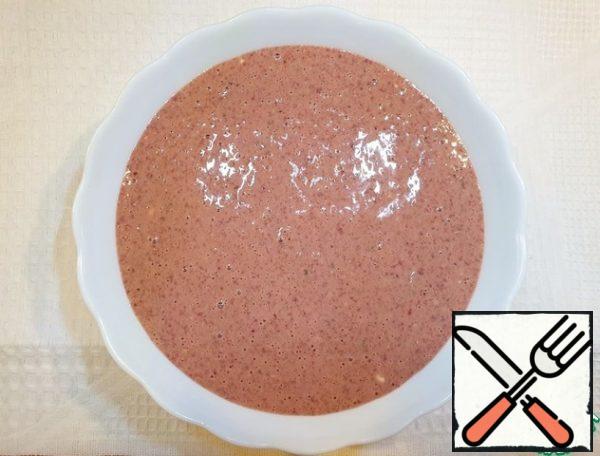 Grind the liver with onions in a kitchen processor.
Add eggs, flour, sour cream and salt.
Stir until smooth.