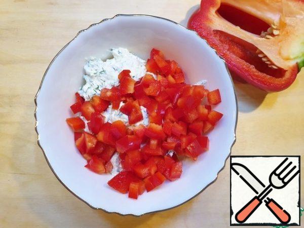 Bulgarian pepper cut into small cubes and also mix with cottage cheese mass.