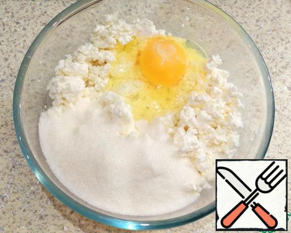 Add the egg, sugar and salt. Stir.