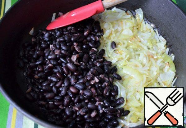 Cook the beans until tender.
Chop the onion and fry in vegetable oil.
Mix with the beans, salt, and season with ground black pepper.