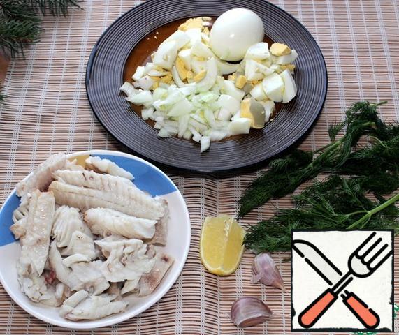 Fish to clear from broken bones and disassemble on pieces of. Chop the eggs, onions, and dill at random. Squeeze the garlic through a press.