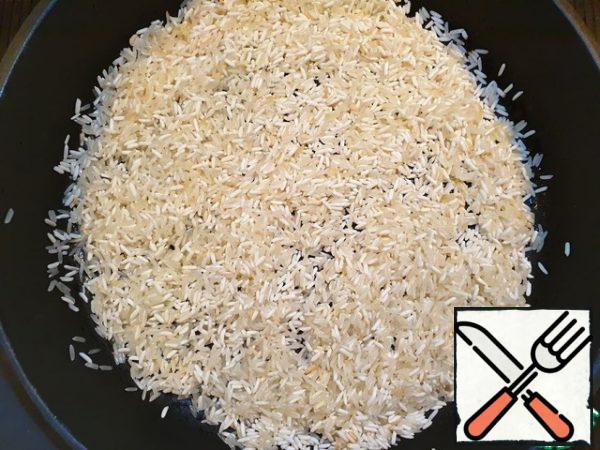 Fry the rice for just 2 minutes in hot vegetable and olive oil.