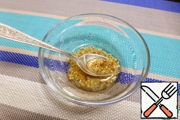 Prepare a sauce for sandwiches made from grain mustard, lemon juice and vegetable oil, salt and pepper to taste. Salt according to the salinity of the fish.