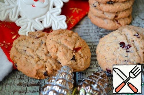 Cookies can be baked in advance and stored in a tin box, up to one month.
And at the right time, get it and serve it for tea.
