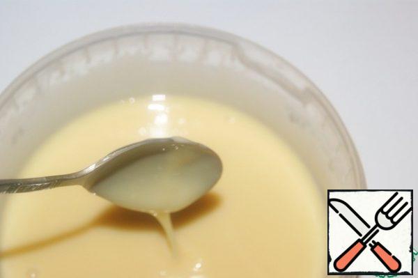 Cream pudding:
Heat the cream to 80 " C and place the white chocolate pieces in it.
After 2 minutes, mix well until smooth.