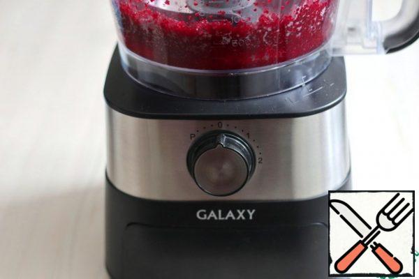 Boil the beets (1 PC.) and chop them using a food processor.