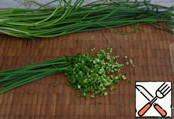 Chop the chives (or regular feather onions).