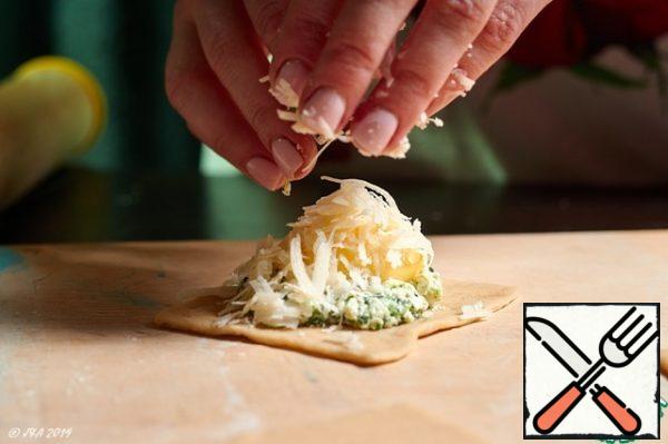 Sprinkle the yolk with parmesan.
