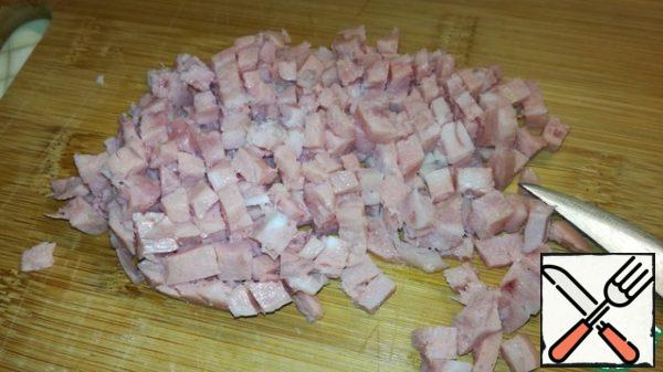 Cut the ham into small cubes. Add the yolks to the bowl.