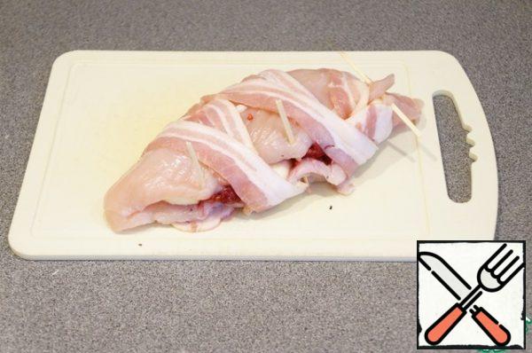Wrap the fillet with strips of bacon. Secure the edges with wooden splinters (or sew with thread).