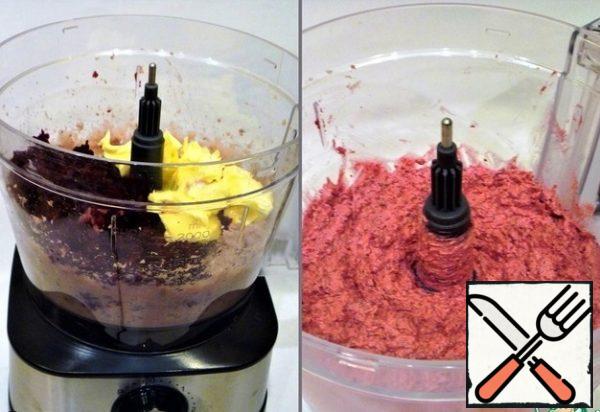 Add the beetroot and oil to the herring and mix the mixture into a homogeneous pate.