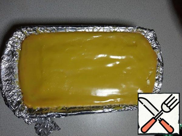 If time allows, you can put the dessert in the refrigerator for a few hours. Then pour the finished lemon glaze.