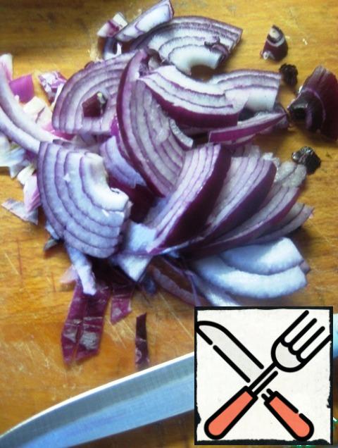 Cut red onion into half rings.